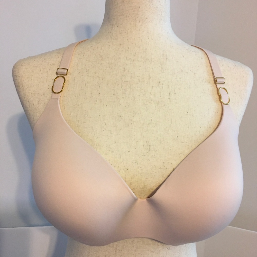 NWOT Victorias Secret Seamless Light Pink T-Shirt Bra with Gold Accent